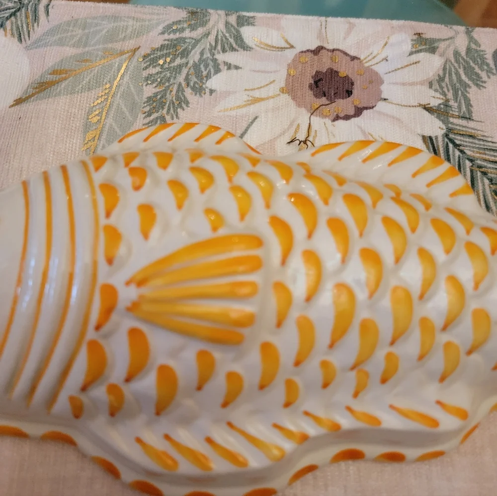 Bassano Ceramiche ABC Made In Italy Ceramic White & Gold Large Smiling Fish Mold - Picture 4 of 13